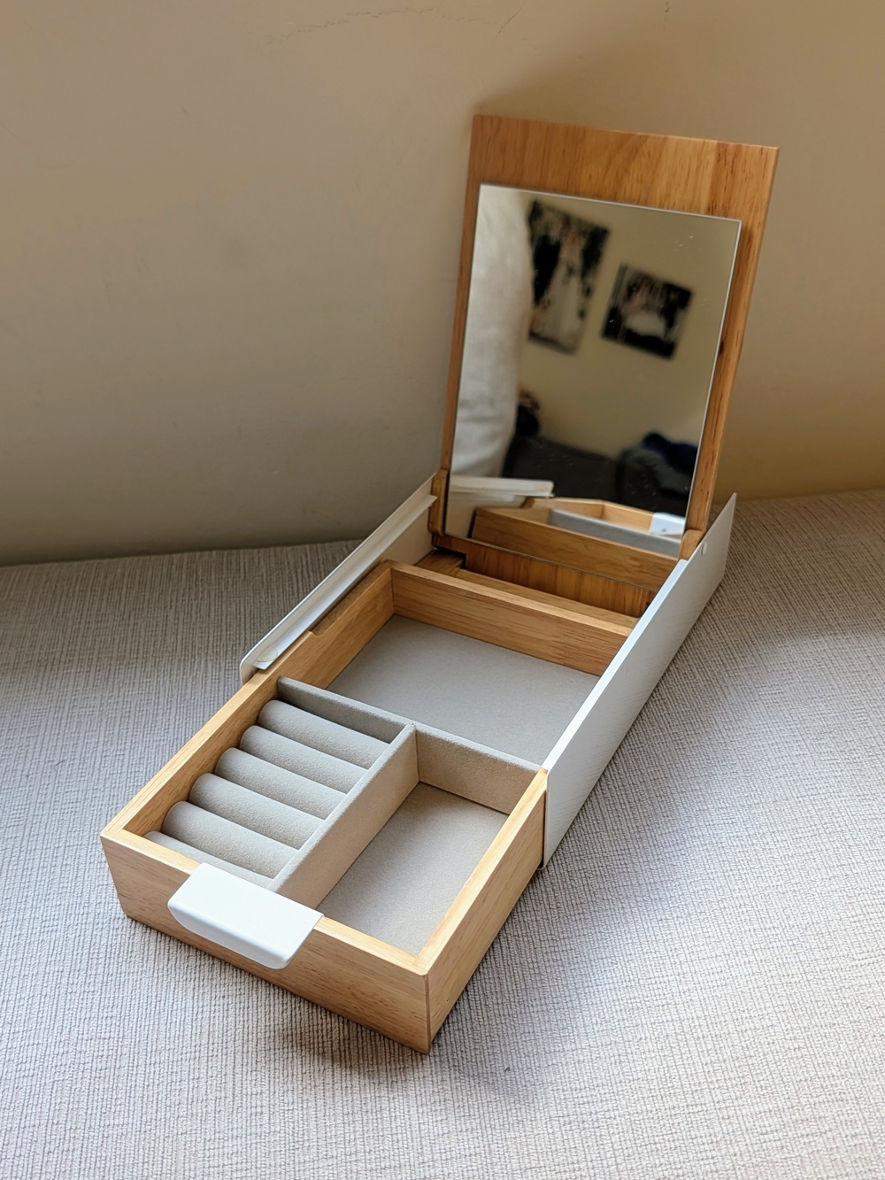 Brand New Umbra Jewelry Storage Box